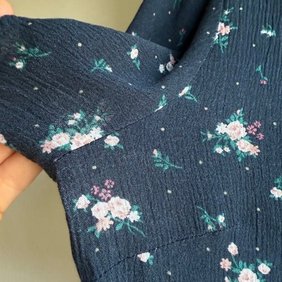 Active USA floral button down short sleeve crop top with bow in navy size large - Picture 5 of 11